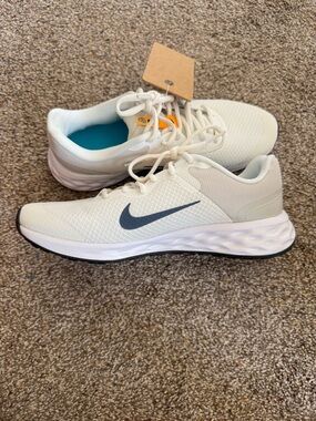 NWT Nike Kids Revolution 6 Summit White/Diffused Blue Running Sneakers - Size 6Y